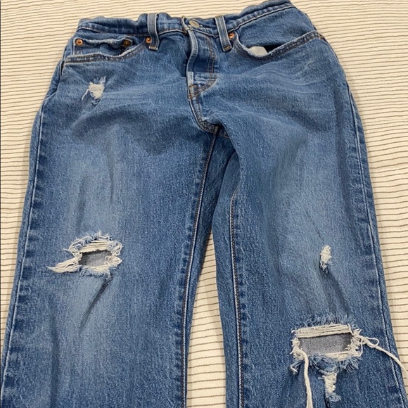 Iconic Levi’s 501 Cropped Jeans - Picture 2 of 7